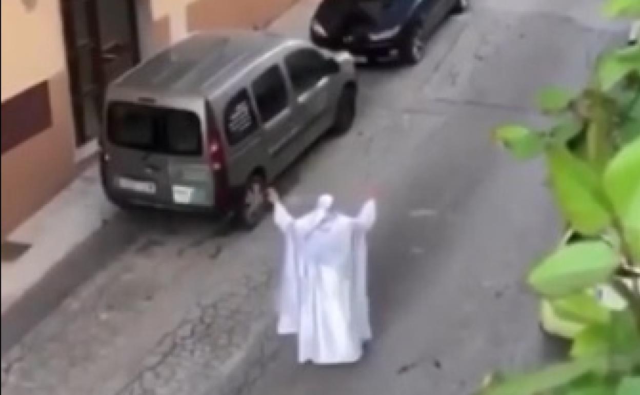 Estado de Alarma | Un nazareno y un hombre vestido de flamenca, denunciados en Torredelcampo