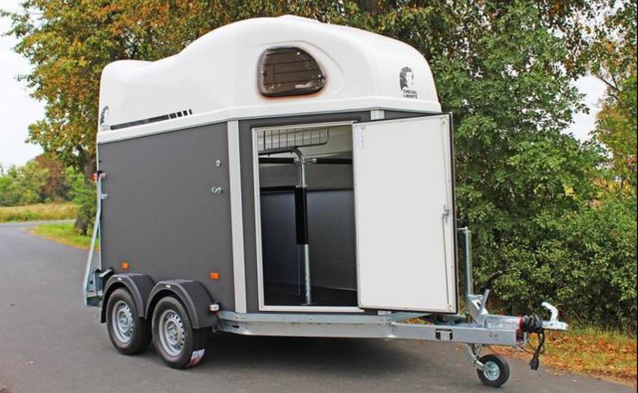 Estado de Alarma | Disuelven un botellón que estaban realizando varios jóvenes en un remolque para caballos