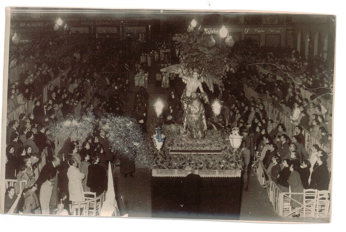 Cofradía del Huerto en carrera oficial en 1952 