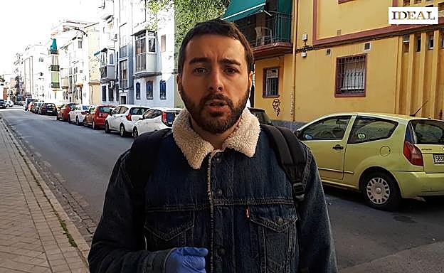 El redactor de IDEAL Sergio G. Hueso informa sobre el reparto de comida en Granada