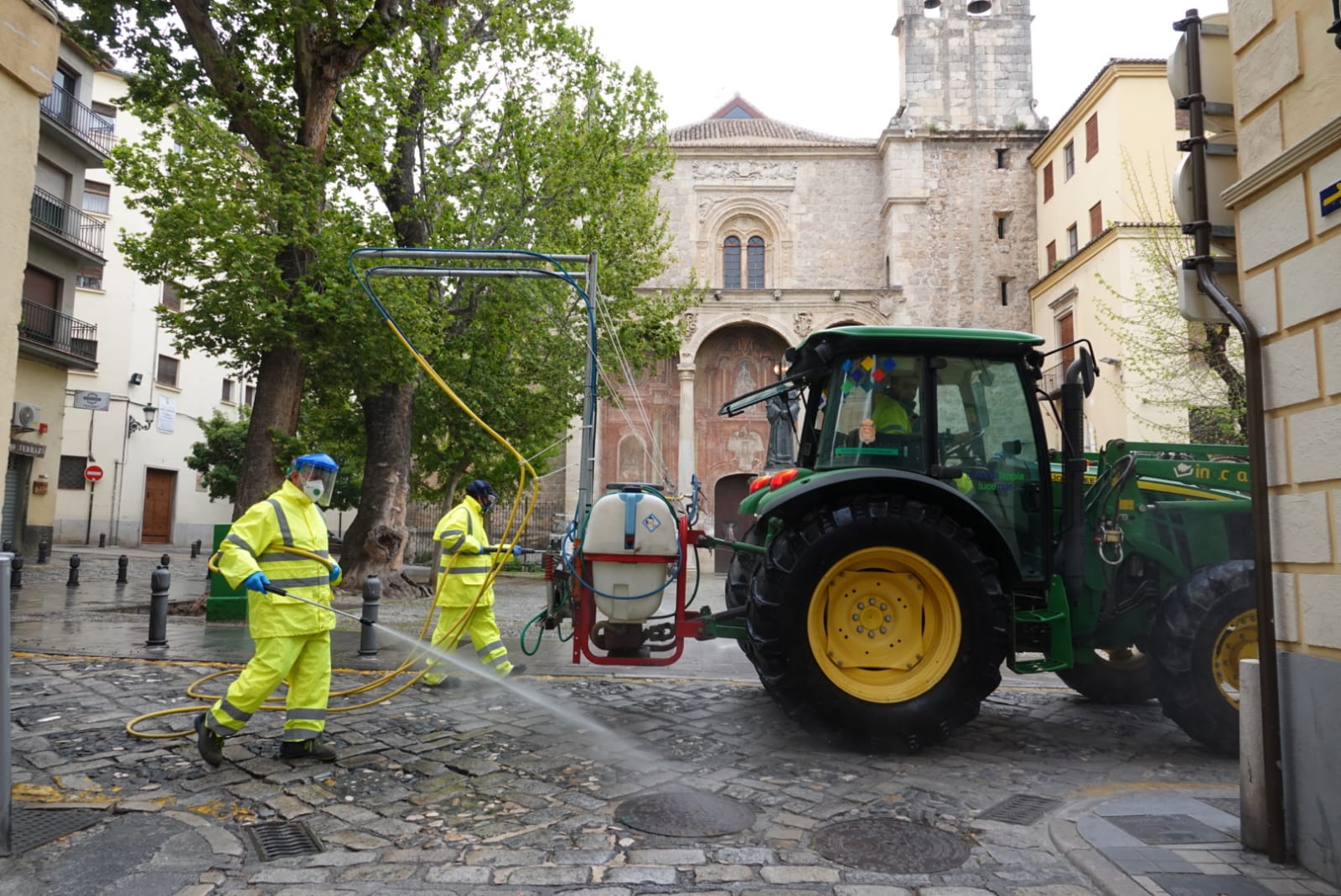 Dentro de la cuarentena, Granada sigue viviendo su Semana Santa más inusual