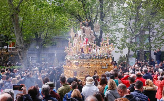 Venerable Hermandad Sacramental del Glorioso Arcángel San Miguel y Nazarenos del Señor de la Resurrección y Santa María del Triunfo (Resurrección y Triunfo). 