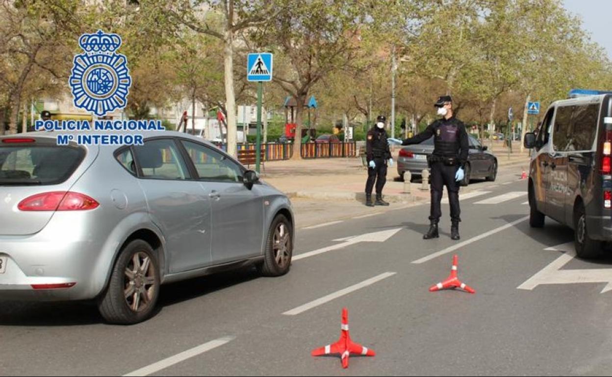 Control en Granada | Quieren burlar a la Policía pero les descubren una nevera de marihuana