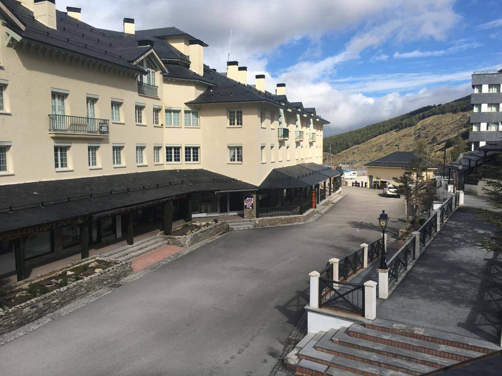 El aspecto de la zona dista mucho de ser el habitual. Sin embargo, ha recibido varios visitantes inesperados durante el estado de alarma