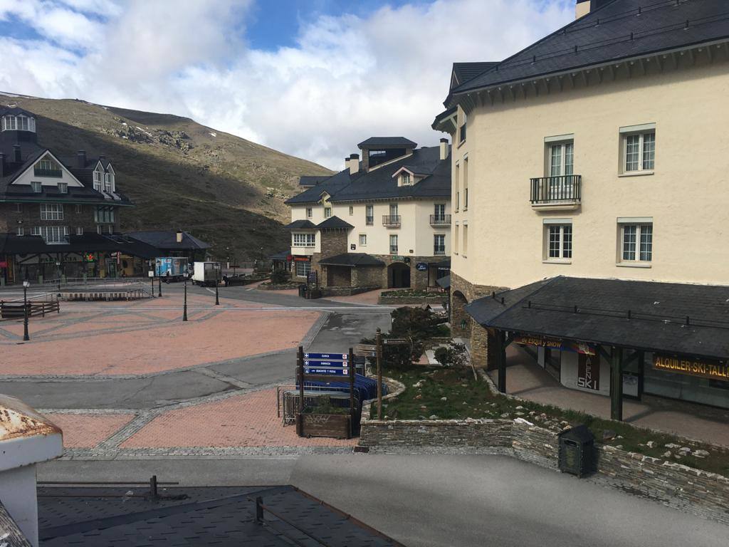 El aspecto de la zona dista mucho de ser el habitual. Sin embargo, ha recibido varios visitantes inesperados durante el estado de alarma