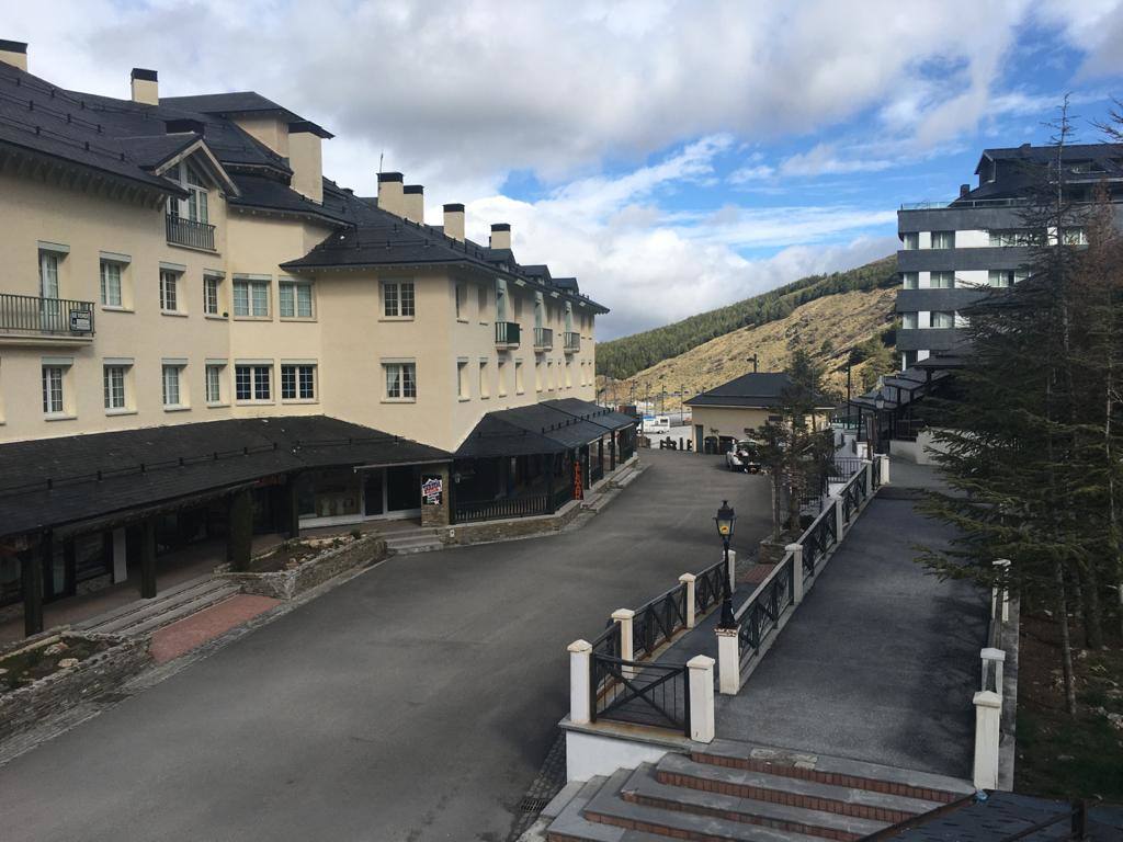 El aspecto de la zona dista mucho de ser el habitual. Sin embargo, ha recibido varios visitantes inesperados durante el estado de alarma