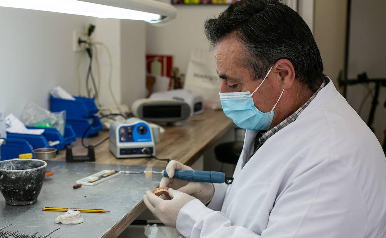 Coronavirus en Granada | Reclaman que la baja por Covid-19 en el trabajo sea accidente laboral