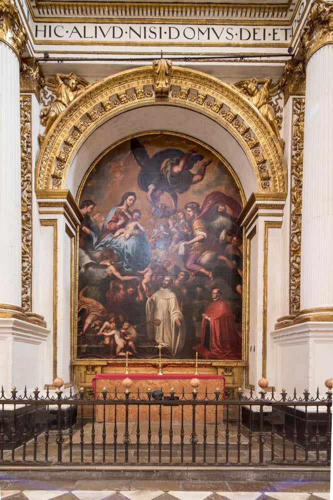 Catedral. La Catedral de Granada, otro edificio con varios siglos de antigüedad, tampoco se podrá ver sobre el terreno en este Día de los Monumentos