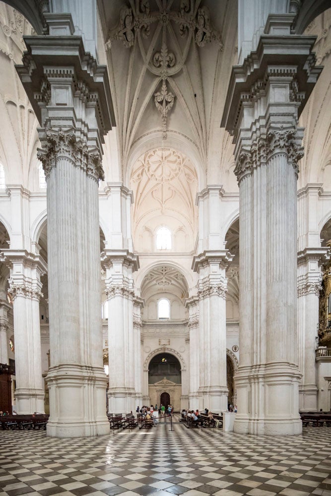Catedral. La Catedral de Granada, otro edificio con varios siglos de antigüedad, tampoco se podrá ver sobre el terreno en este Día de los Monumentos