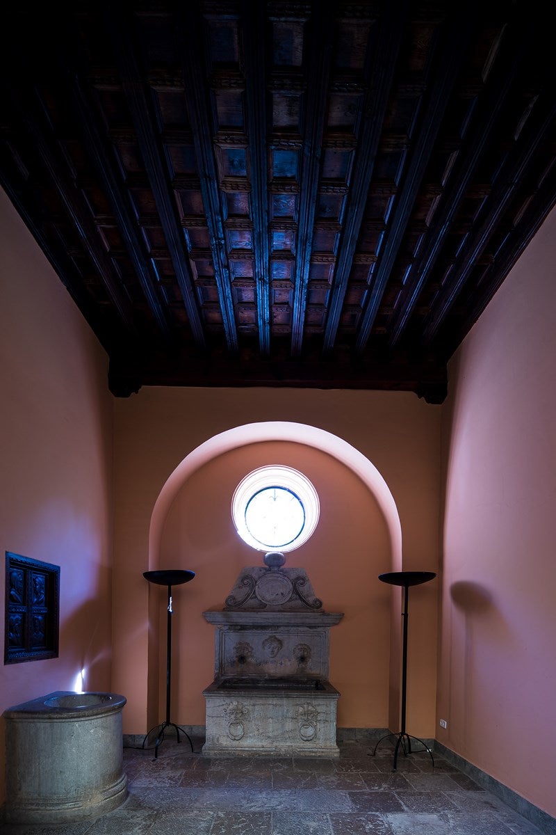 Palacio de los Cordova. Este palacio del siglo XVI, conocido por sus jardines románticos, su patio interior y sus vistas a la Alhambra, aguarda para volver a abrir sus puertas