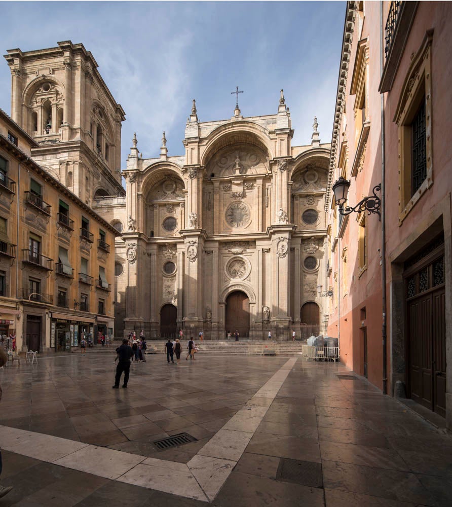 Catedral. La Catedral de Granada, otro edificio con varios siglos de antigüedad, tampoco se podrá ver sobre el terreno en este Día de los Monumentos