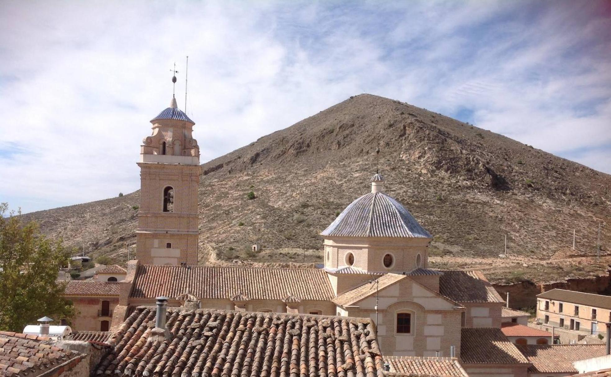 La Basílica de Oria se levanta en lo más alto de la localidad