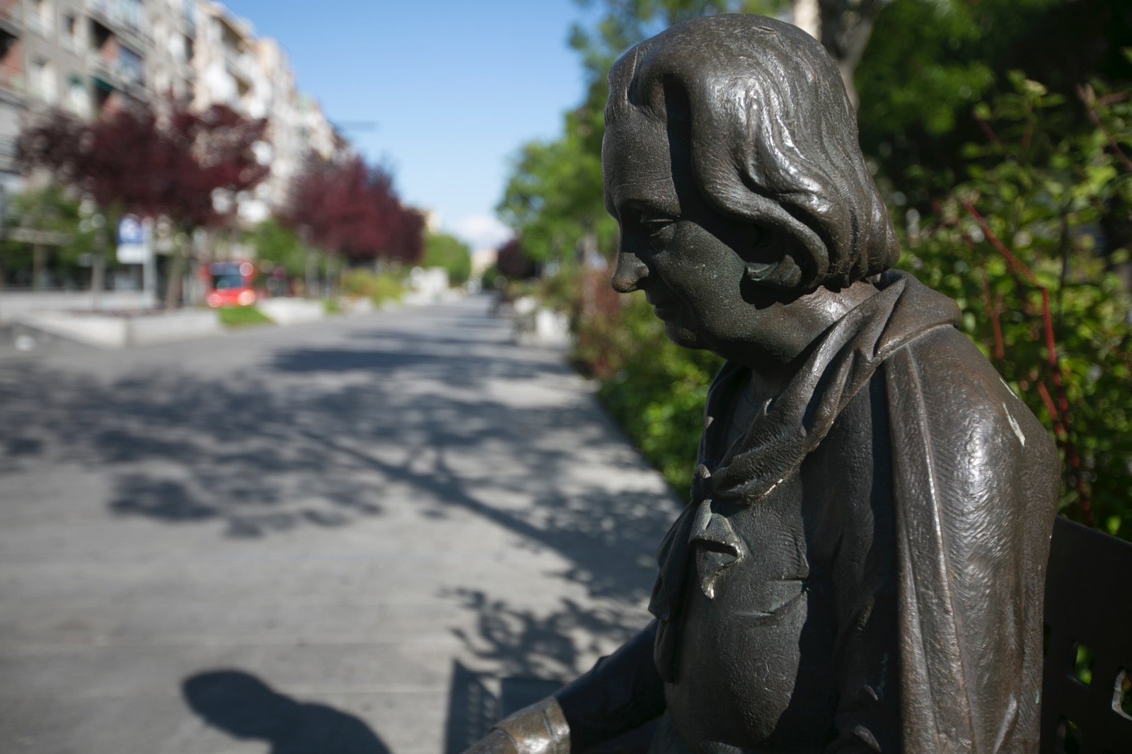 Este miércoles de cuarentena los granadinos tratan de hacer vida normal en una ciudad desértica