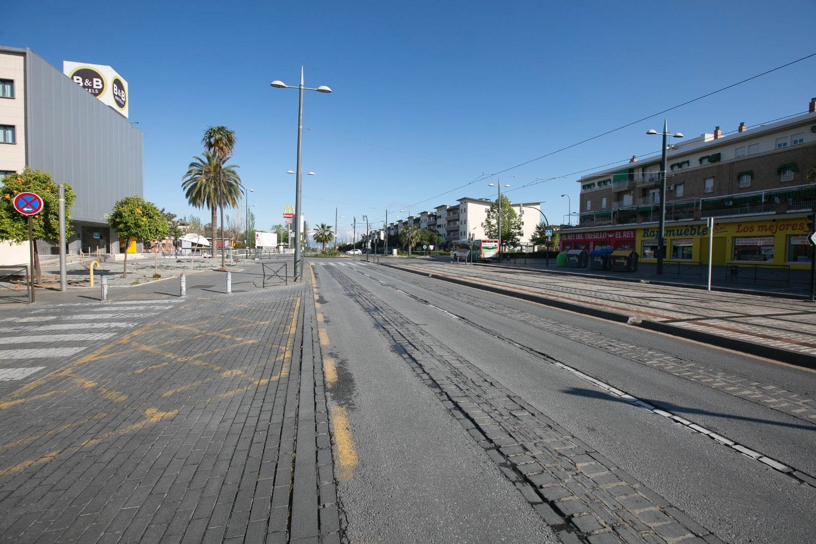 Este miércoles de cuarentena los granadinos tratan de hacer vida normal en una ciudad desértica