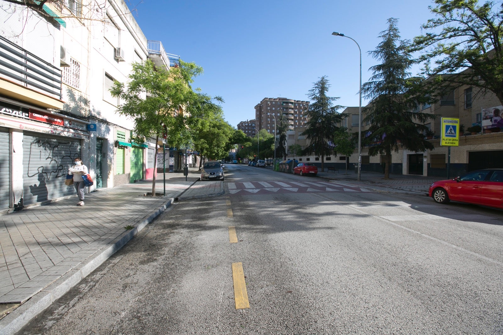 Este miércoles de cuarentena los granadinos tratan de hacer vida normal en una ciudad desértica