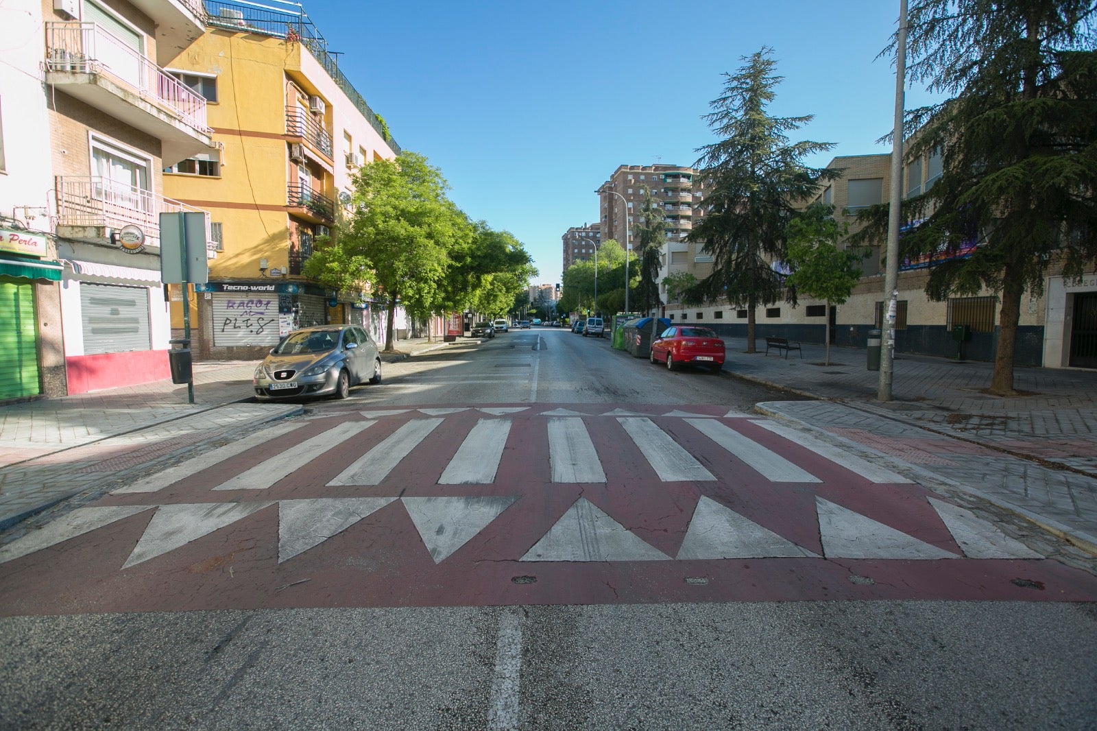 Este miércoles de cuarentena los granadinos tratan de hacer vida normal en una ciudad desértica