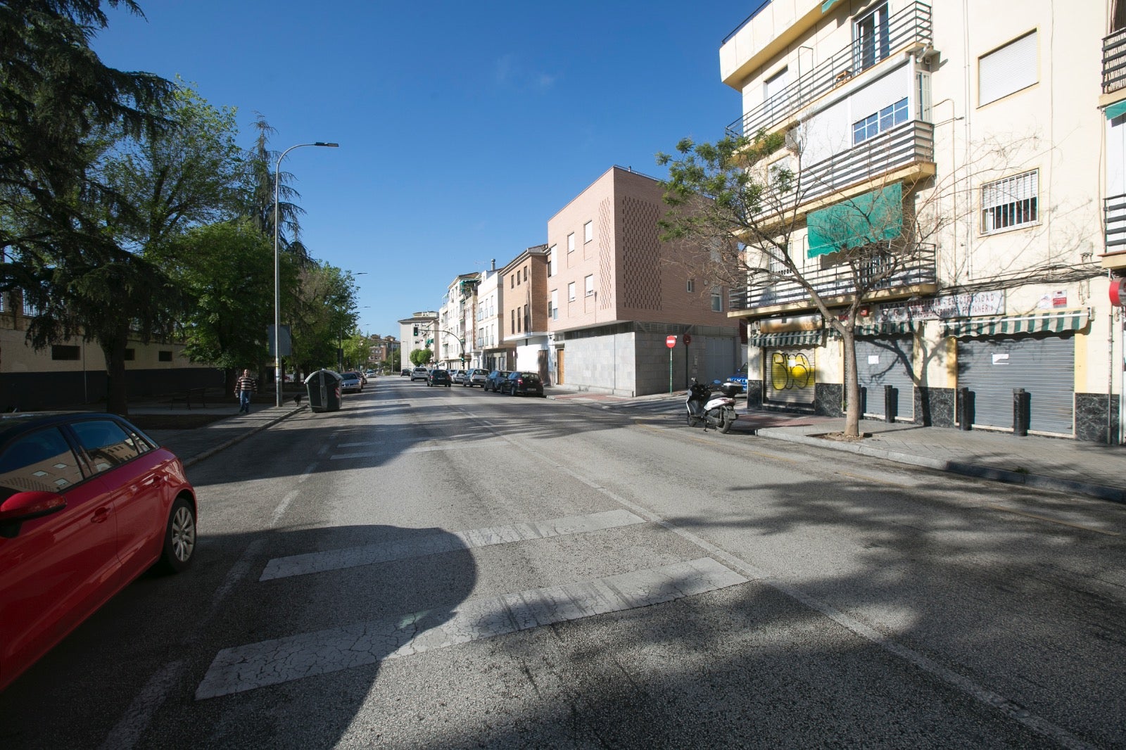 Este miércoles de cuarentena los granadinos tratan de hacer vida normal en una ciudad desértica