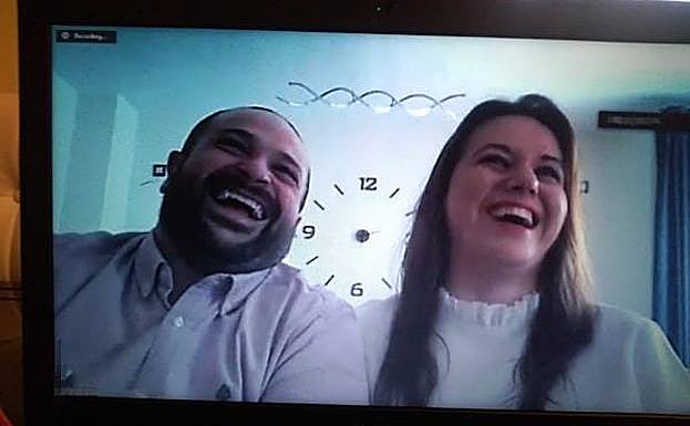 Los novios disfrutaron mucho con la sorpresa.