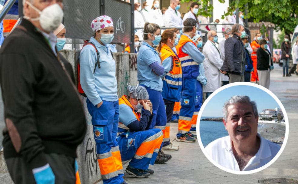Ttrabajadores del centro de salud Gran Capitán rindieron ayer homenaje a José Manuel Fernández (en la foto pequeña), médico de familia fallecido por el coronavirus.