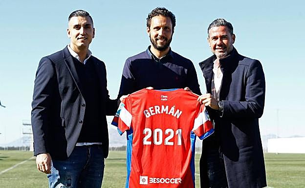 Joaquín Vigueras (derecha), junto a Germán Sánchez y su socio Diego Rangel. 