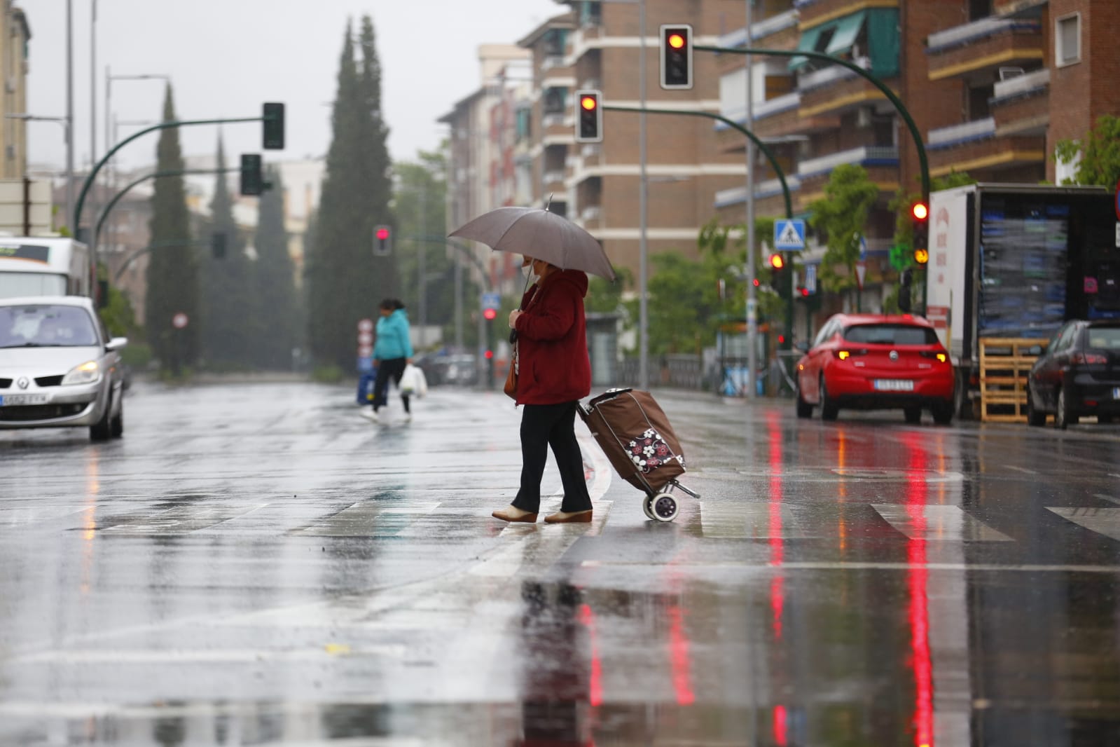 El último sábado sin niños en las calles deja imágenes aún más desiertas de lo habitual por la presencia de lluvia