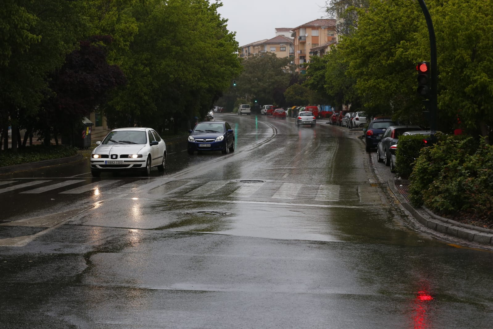El último sábado sin niños en las calles deja imágenes aún más desiertas de lo habitual por la presencia de lluvia
