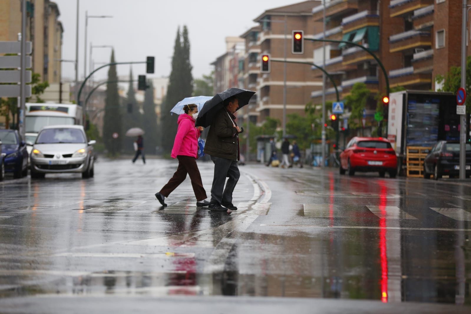 El último sábado sin niños en las calles deja imágenes aún más desiertas de lo habitual por la presencia de lluvia
