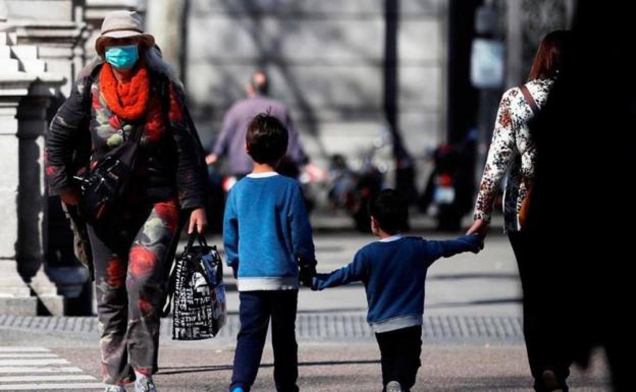 Multas por incumplir las normas con el paseo de los niños: las sanciones serán de entre 601 y 1.500 euros