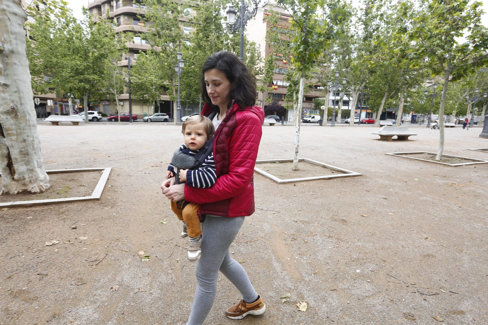 Algunas familias se han animado a salir a primera hora a pesar de la mañana lluviosa que tenemos en la capital