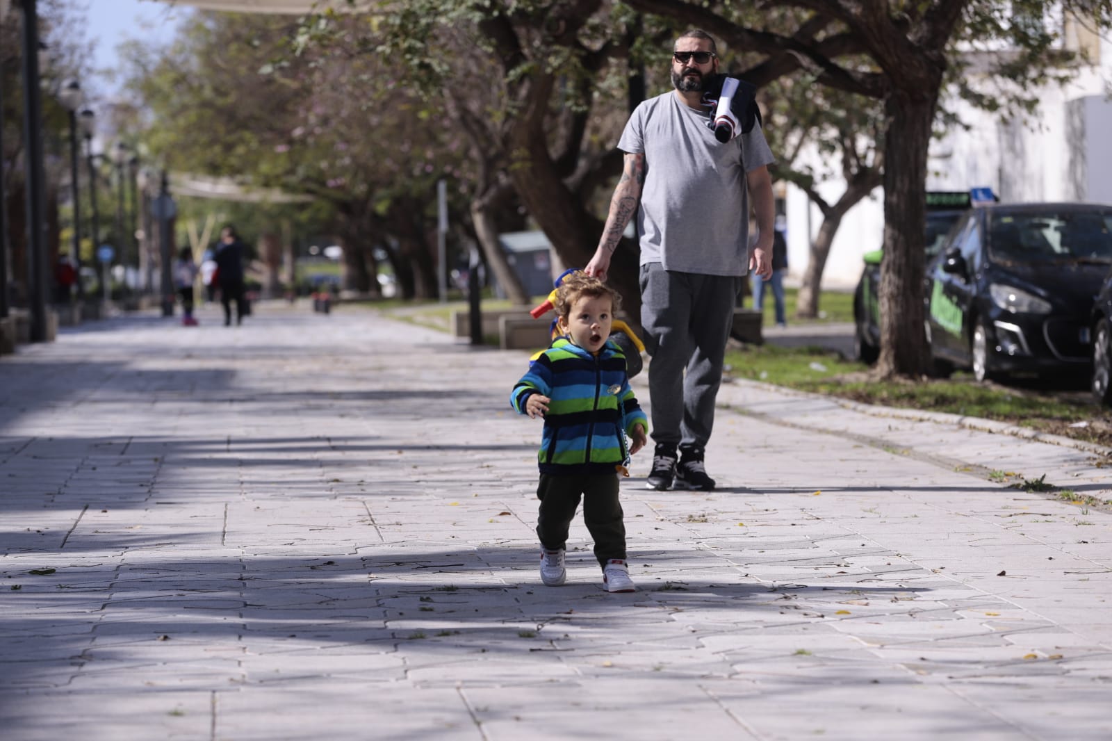 Algunas familias se han animado a salir a primera hora a pesar de la mañana lluviosa que tenemos en la capital