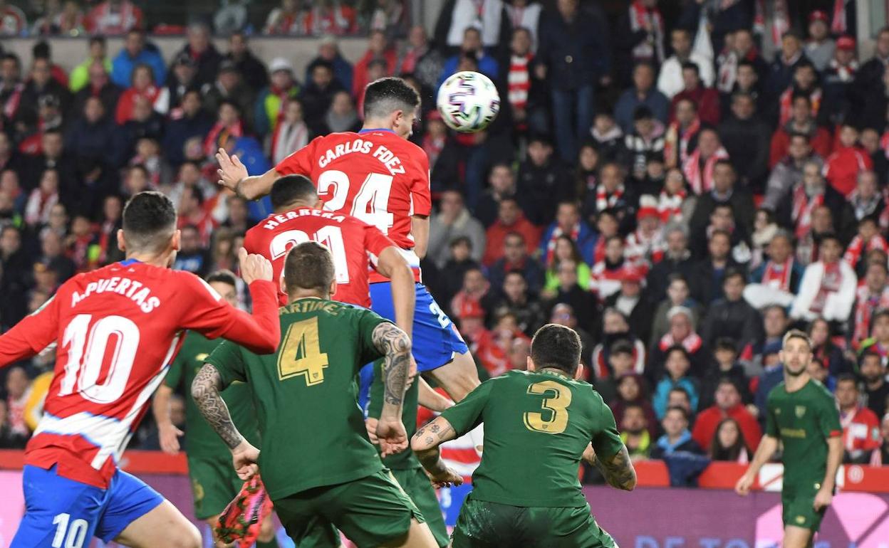 Carlos Fernández marca de cabeza al Athletic en la Copa, costará que se repita esta imagen