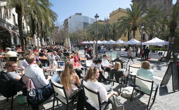 Los bares de Granada ven dificultades en una eventual apertura para el próximo 25 de mayo