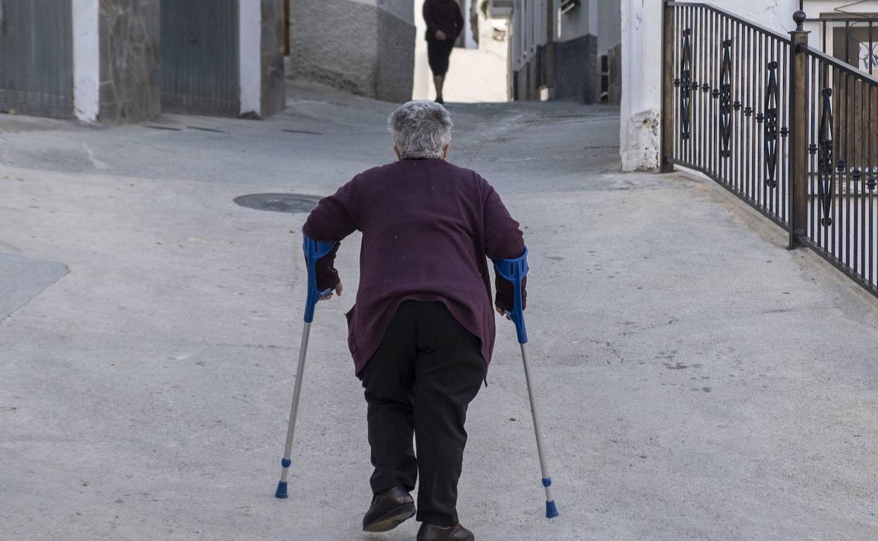 Desecalada | Los pueblos de menos de 5.000 habitantes no tendrán restricciones horarias para pasear o hacer deporte desde el sábado