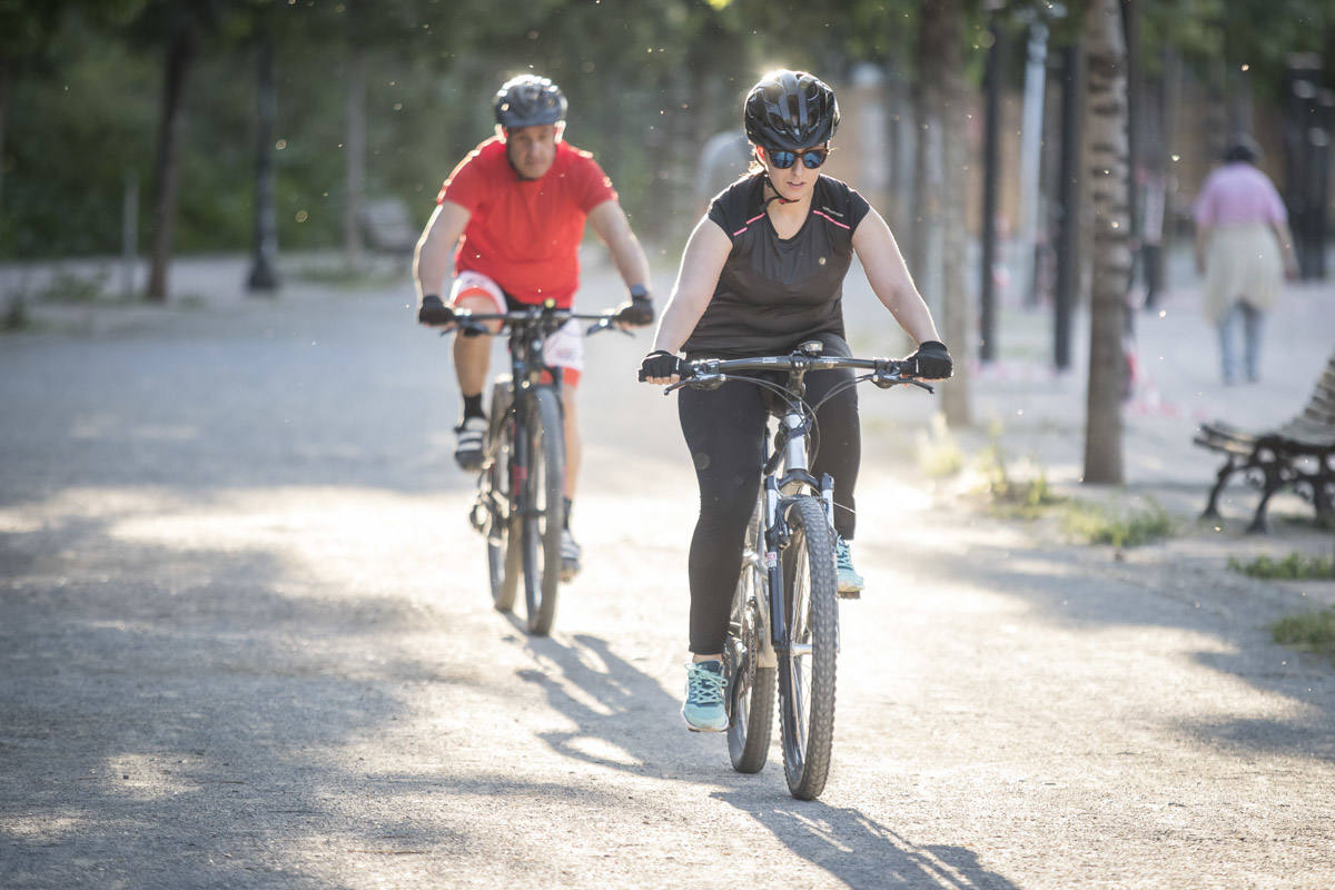 Las calles de la ciudad se han llenado de ciudadanos que han salido a las calles y plazas a partir de las 20.00 horas 