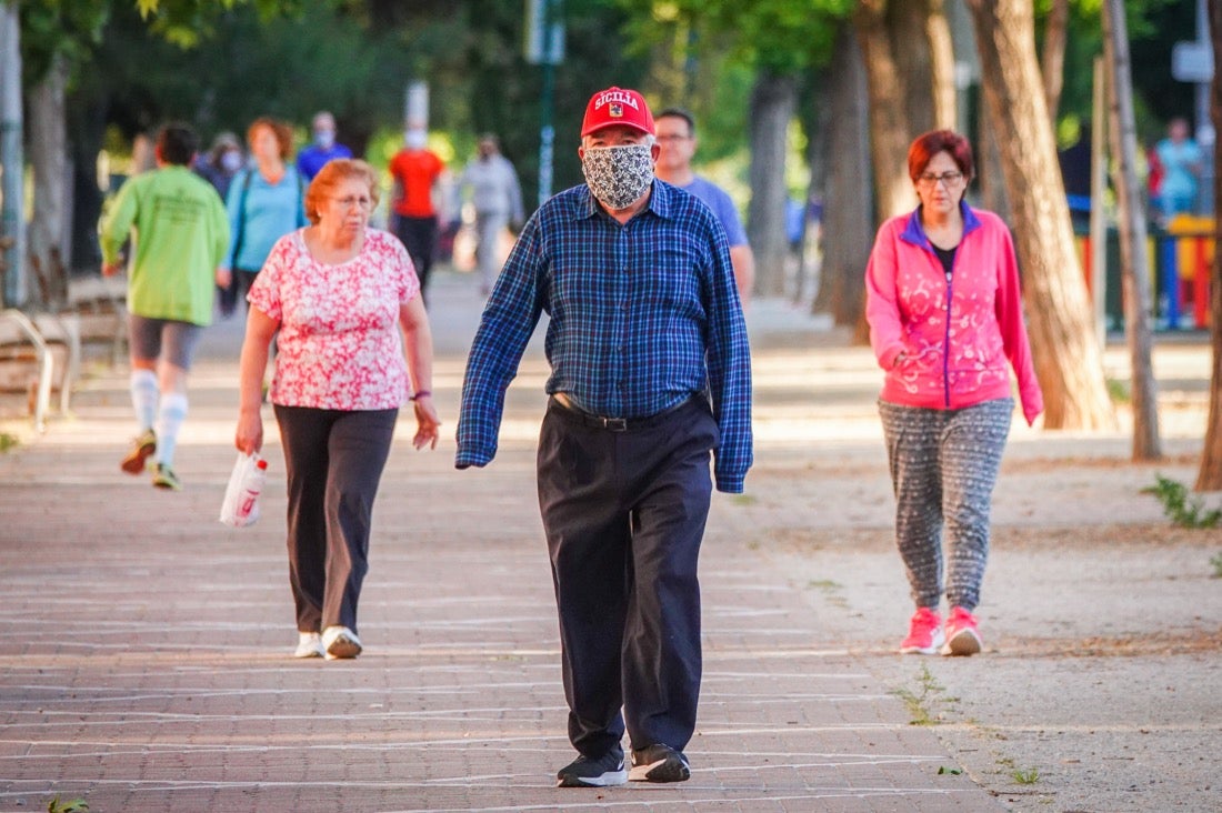 La capital comienza poco a poco a recuperar la normalidad con salidas en los horarios establecidos 