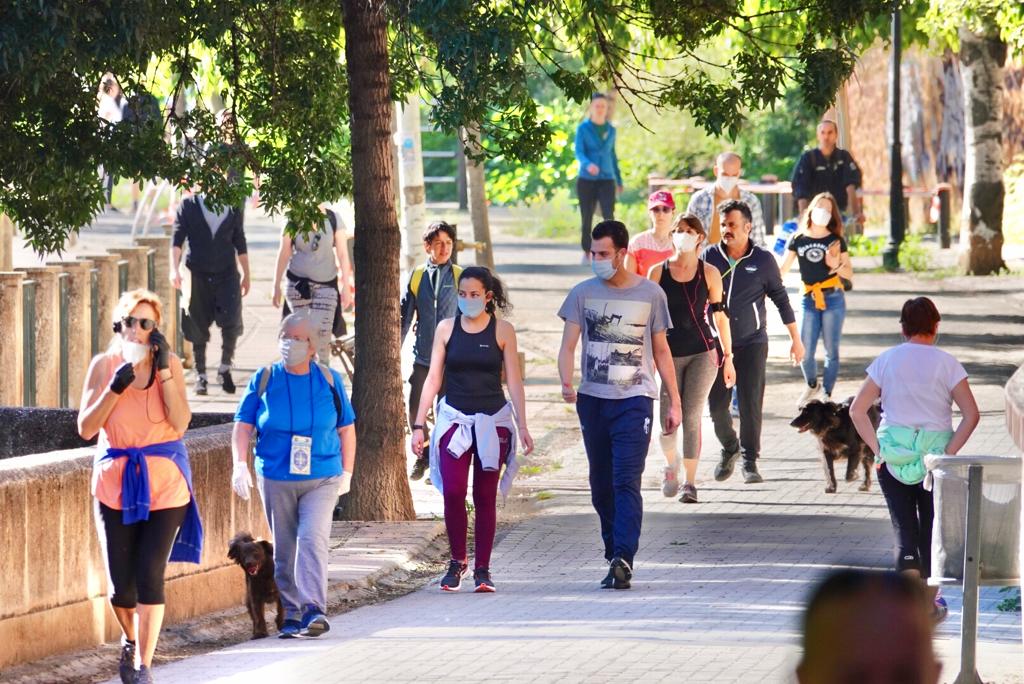 La capital comienza poco a poco a recuperar la normalidad con salidas en los horarios establecidos 