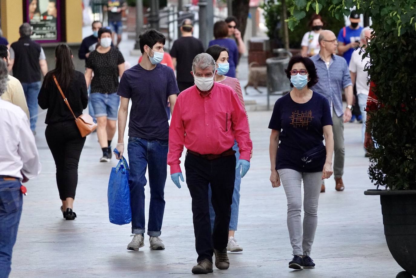 Este lunes marca un antes y un después en la desescalada en la ciudad, con la reapertura de algunos comercios, junto con la ya iniciada salida a la calle por horarios