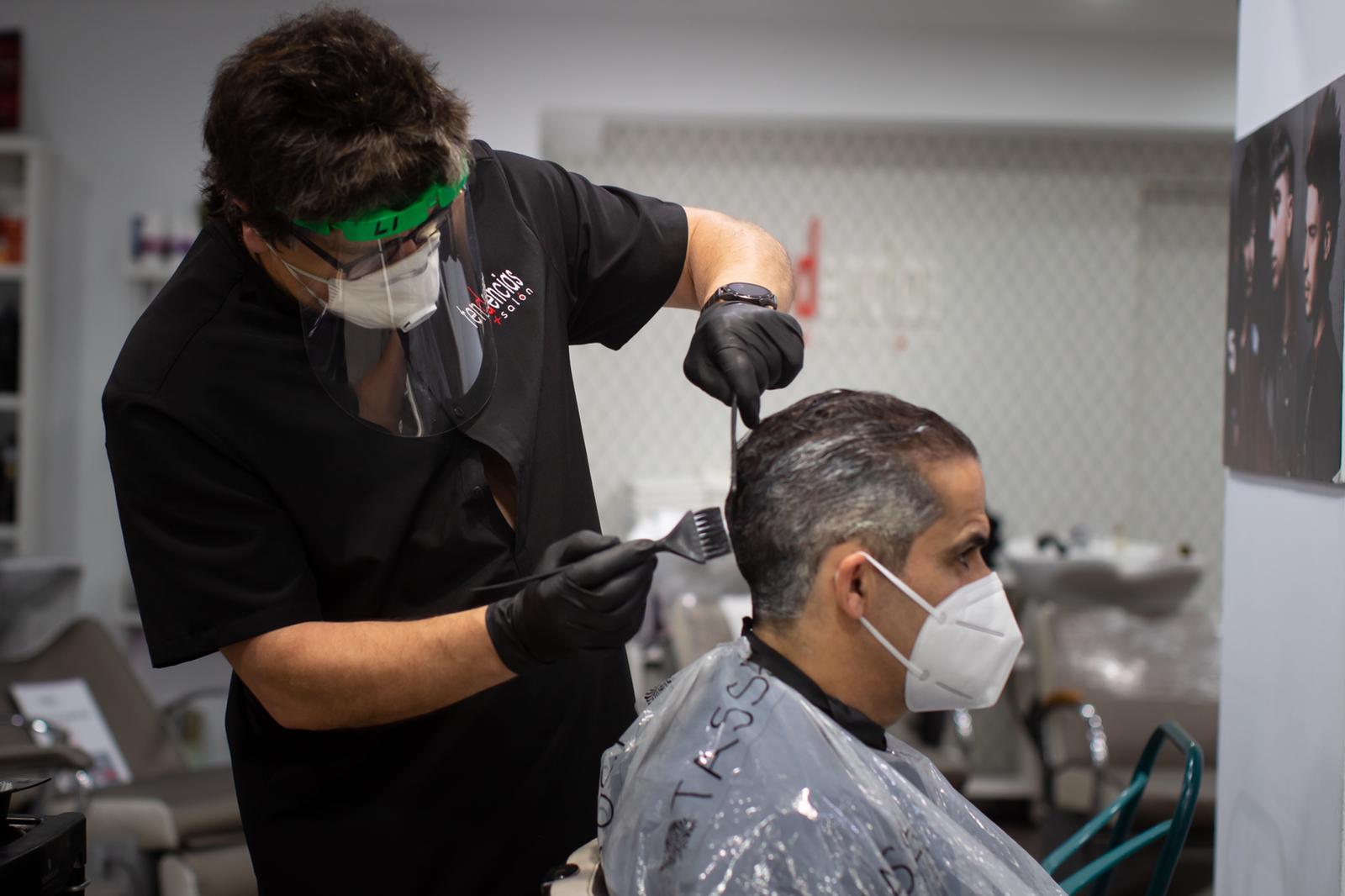 Los peluqueros de toda España empiezan en la Fase 0 a trabajar pero con muchas medidas de seguridad