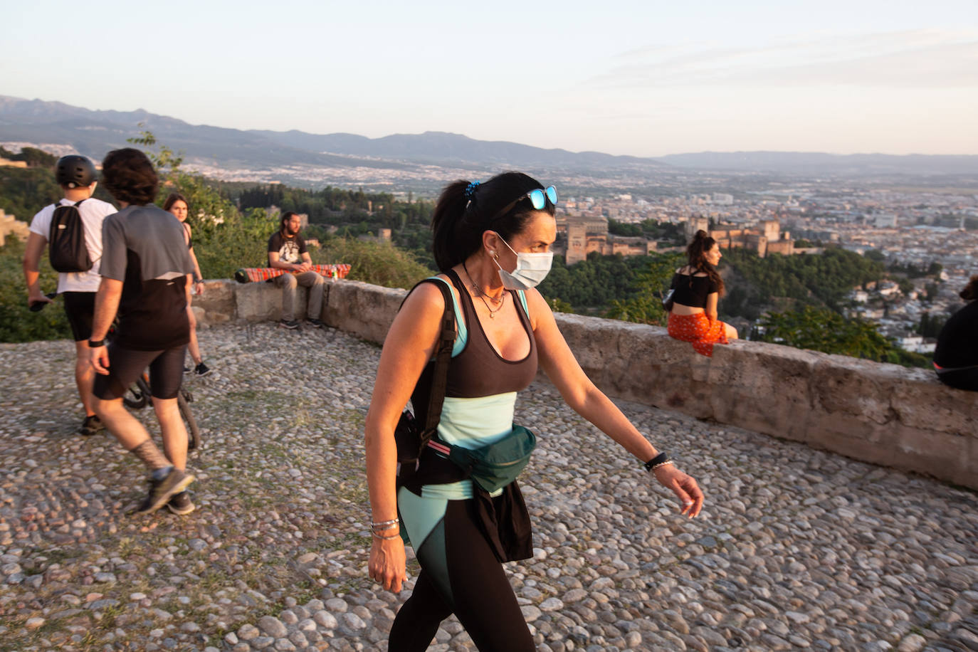 Fotos: El Albaicín, tras las ocho de la tarde