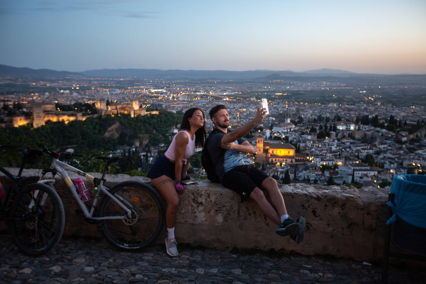 Fotos: El Albaicín, tras las ocho de la tarde