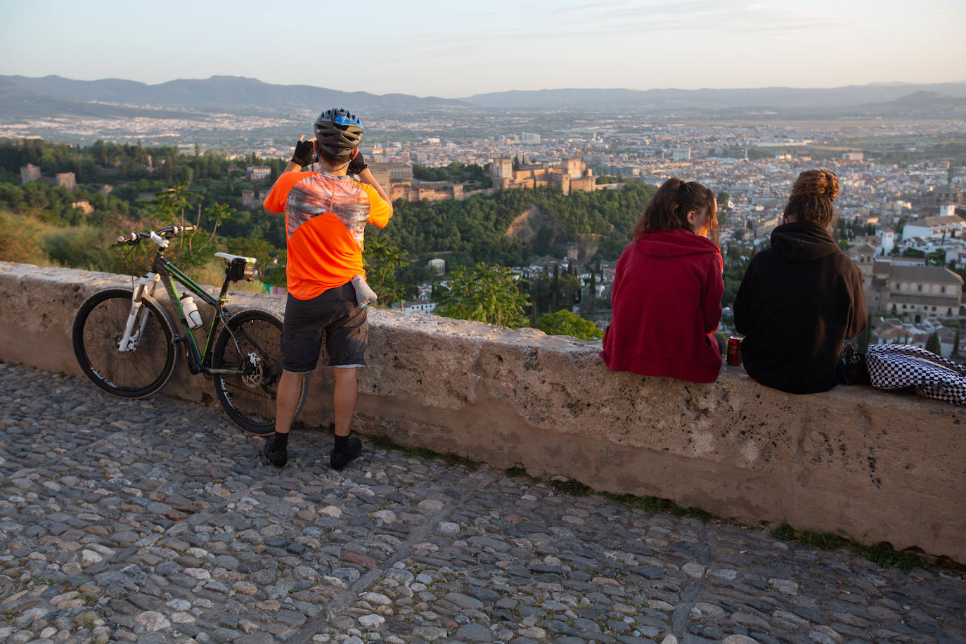 Fotos: El Albaicín, tras las ocho de la tarde