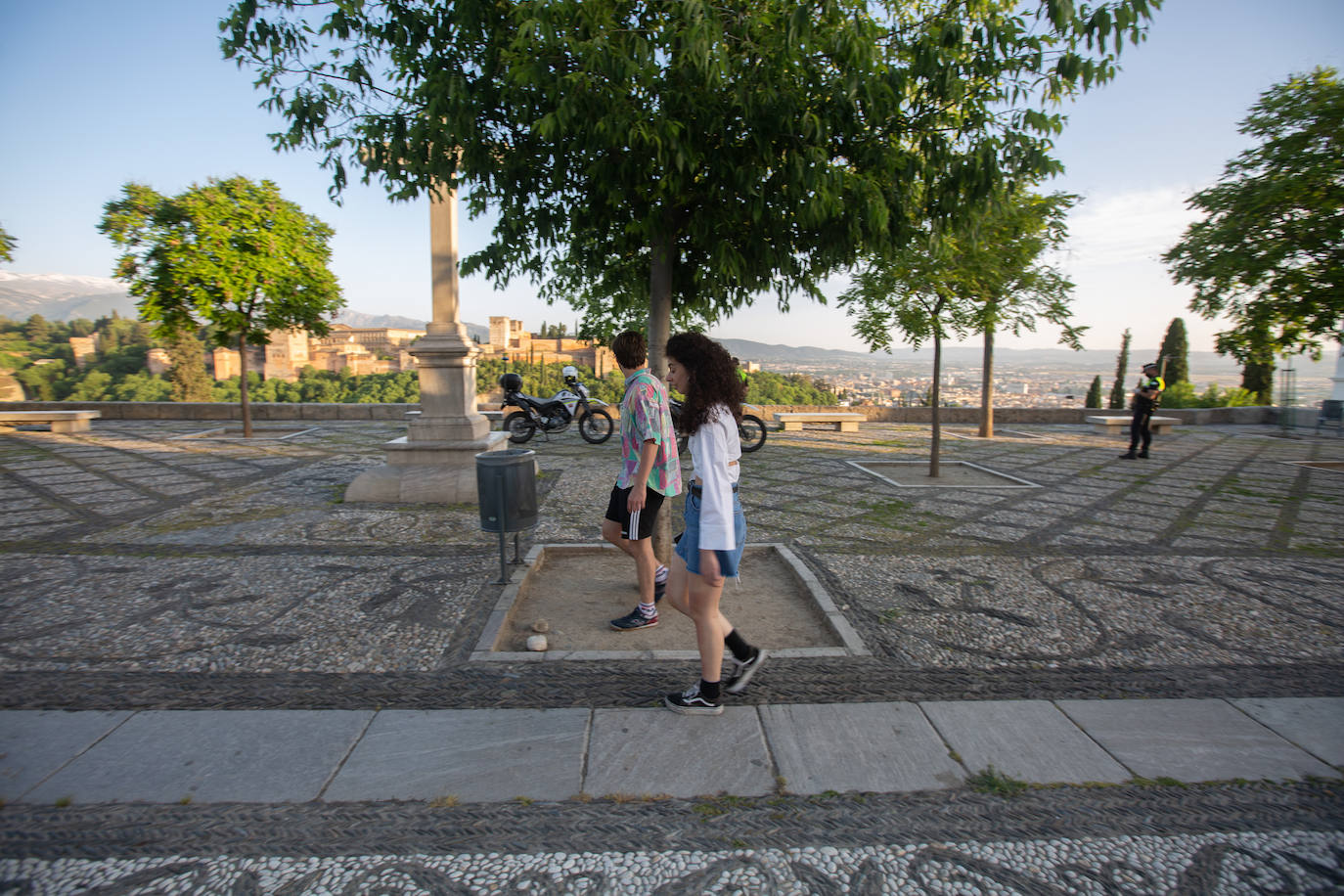 Fotos: El Albaicín, tras las ocho de la tarde