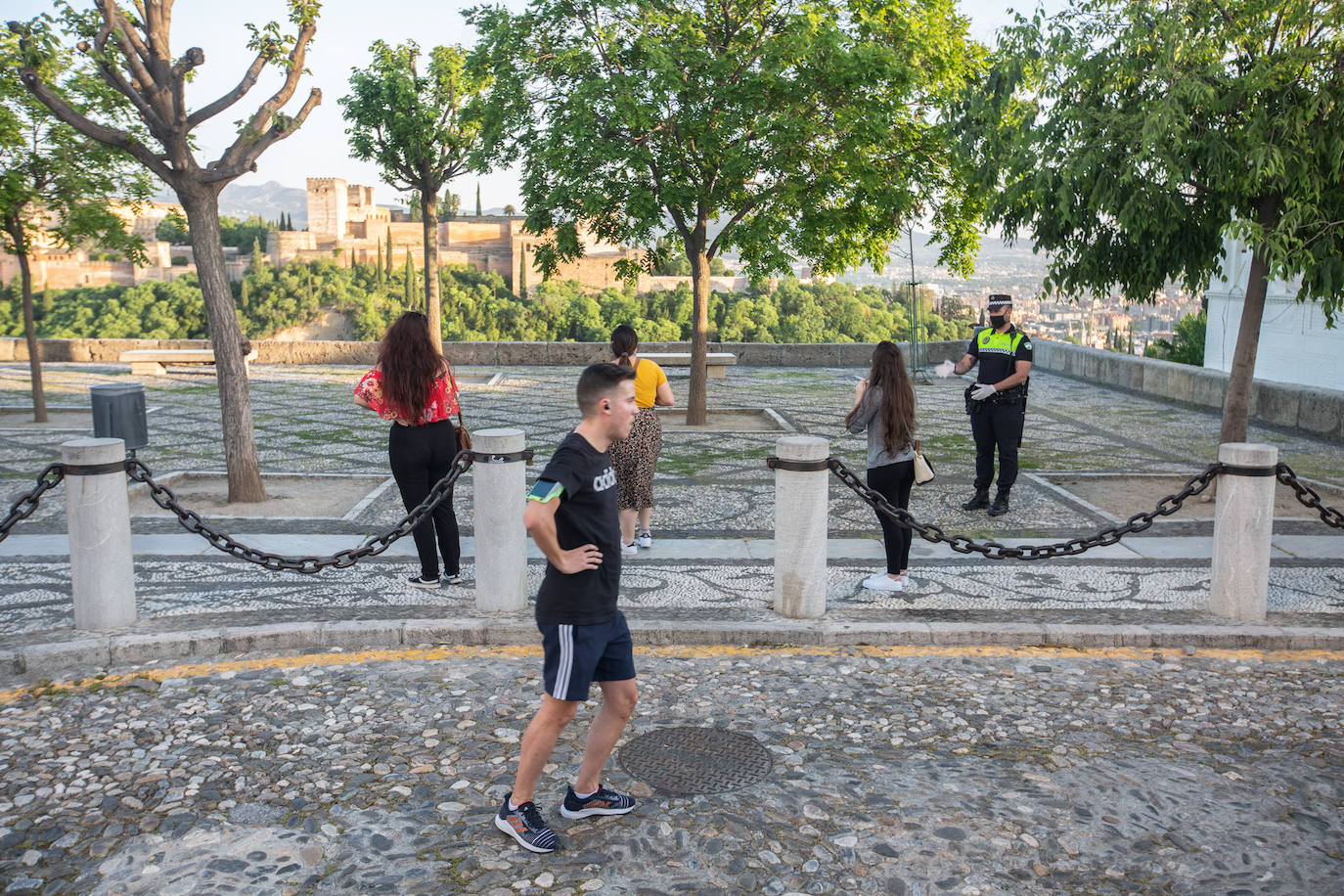 Fotos: El Albaicín, tras las ocho de la tarde