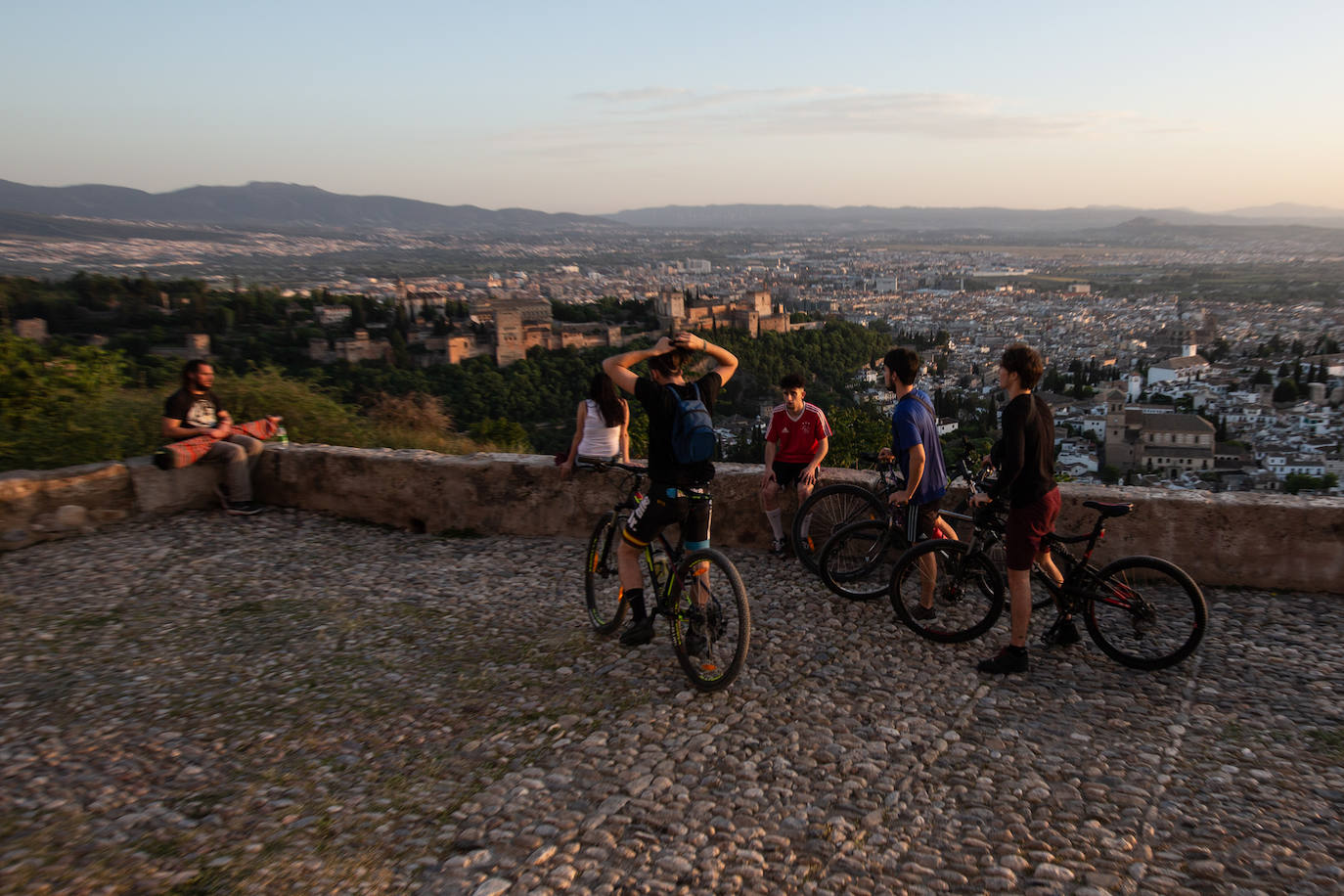 Fotos: El Albaicín, tras las ocho de la tarde