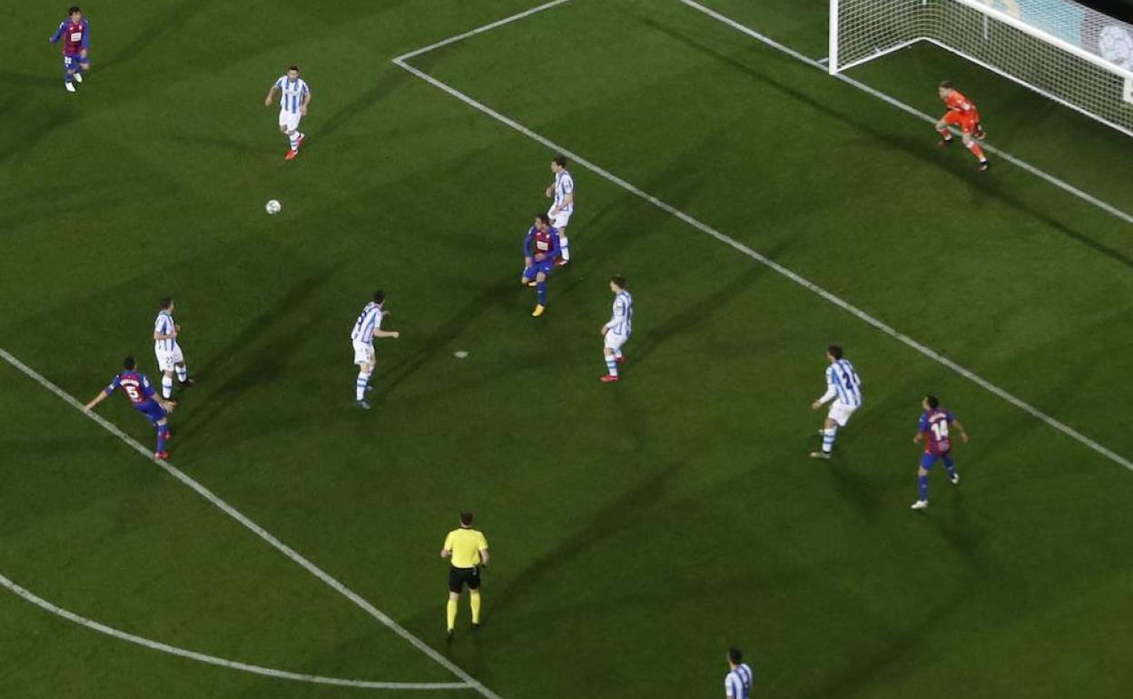 Fotografía aérea del Eibar-Real Sociedad, último partido disputado en LaLiga, el primero a puerta cerrada por el coronavirus. 