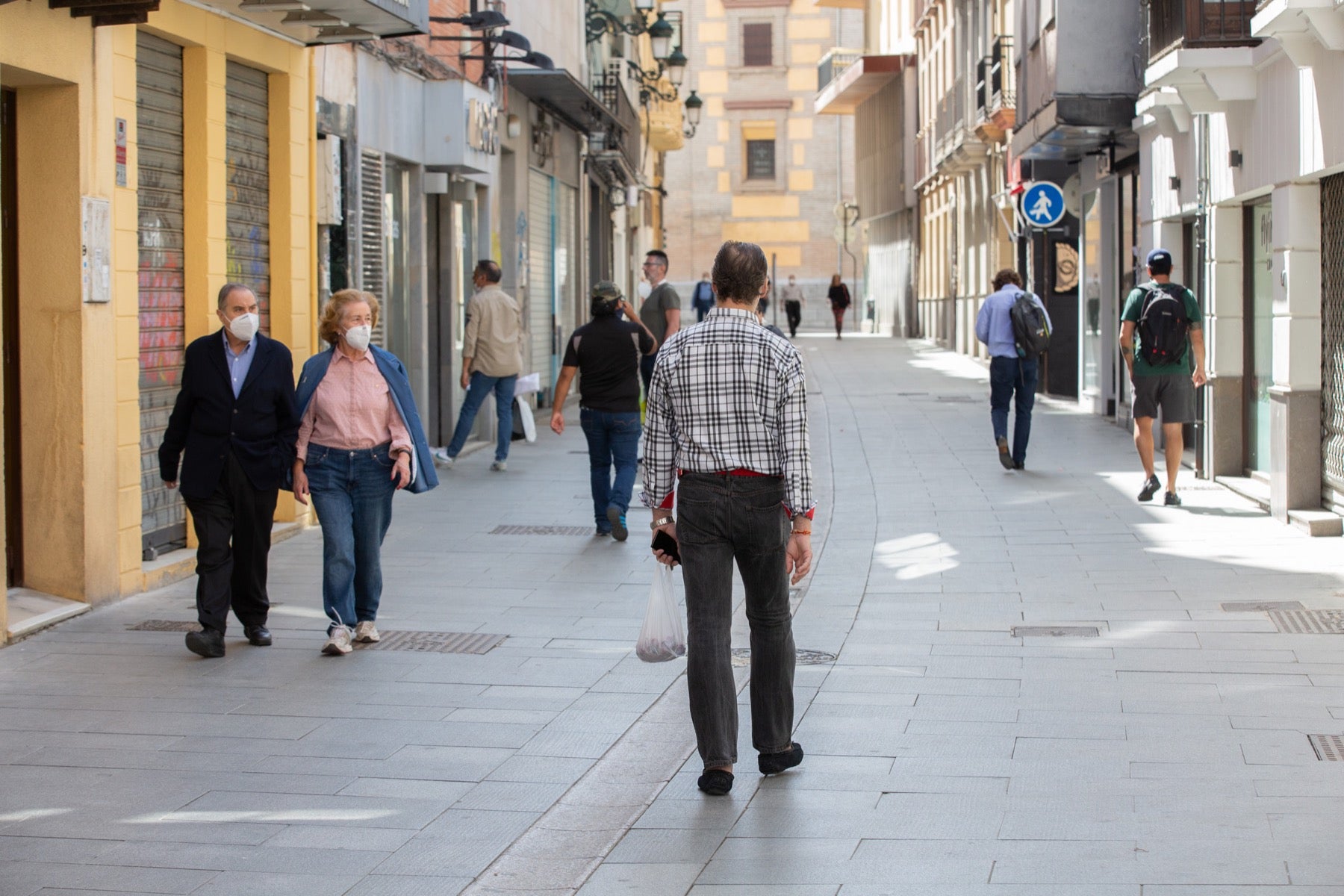 Las calles van notando cada vez más afluencia con las salidas permitidas dentro de la desescalada