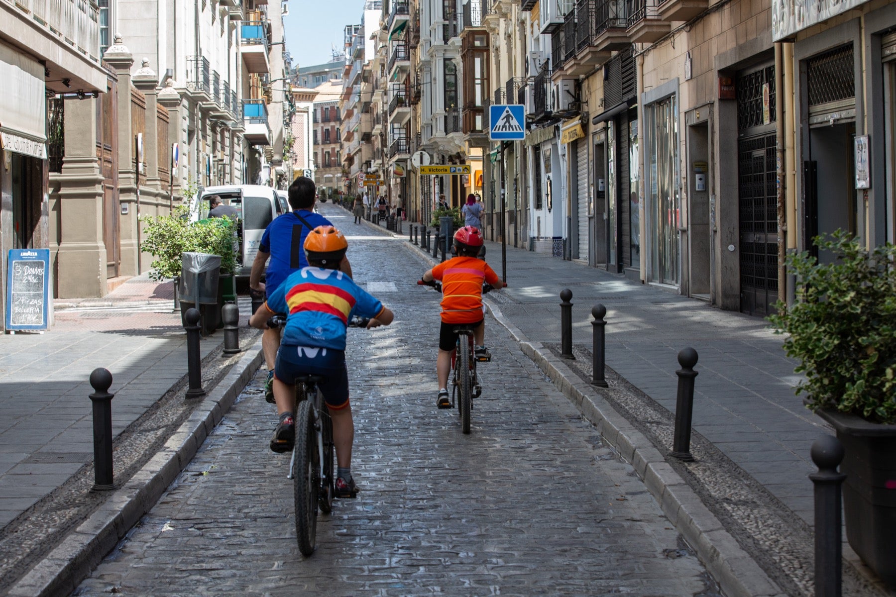 Las calles van notando cada vez más afluencia con las salidas permitidas dentro de la desescalada
