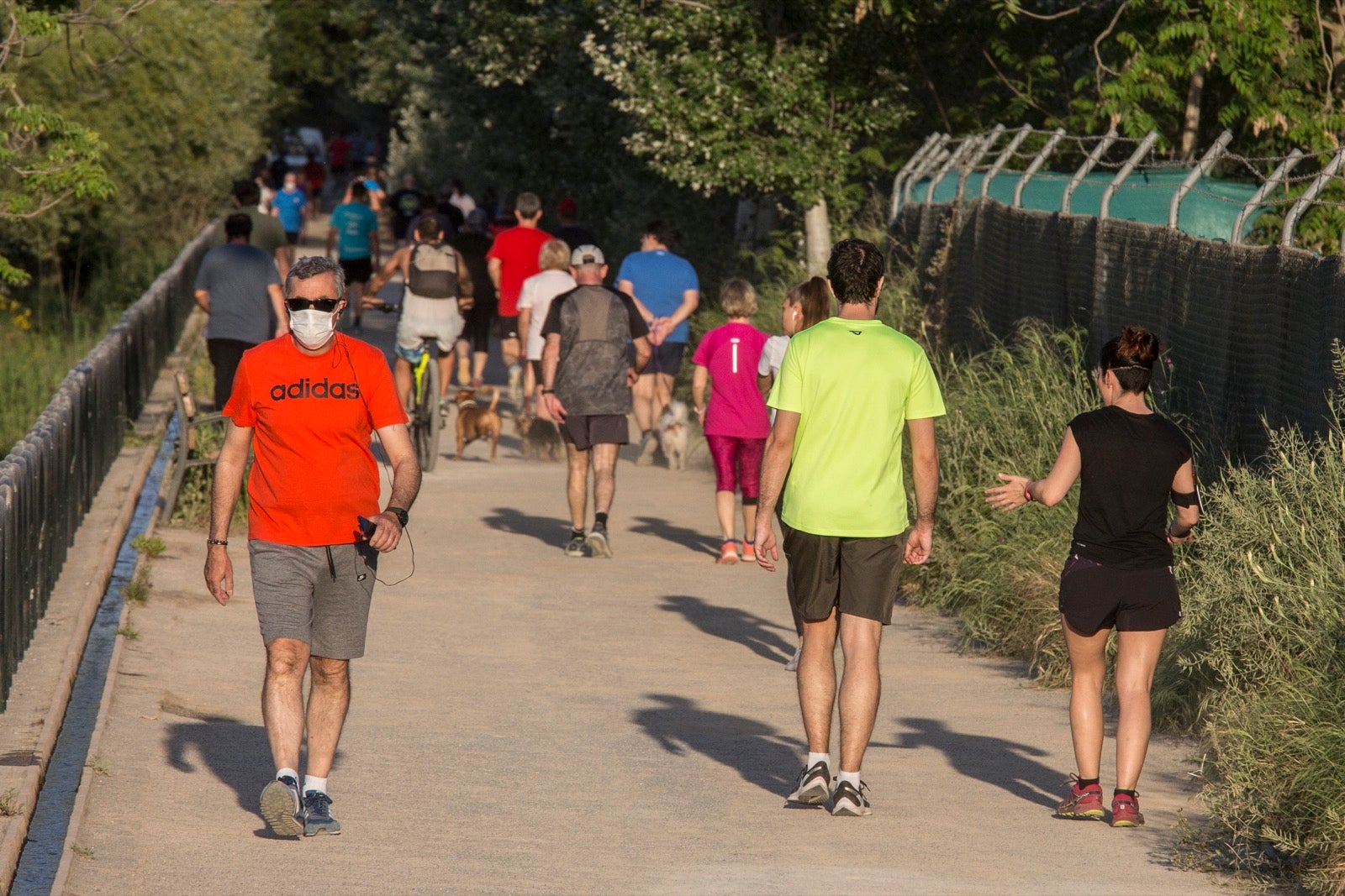 Las calles van notando cada vez más afluencia con las salidas permitidas dentro de la desescalada