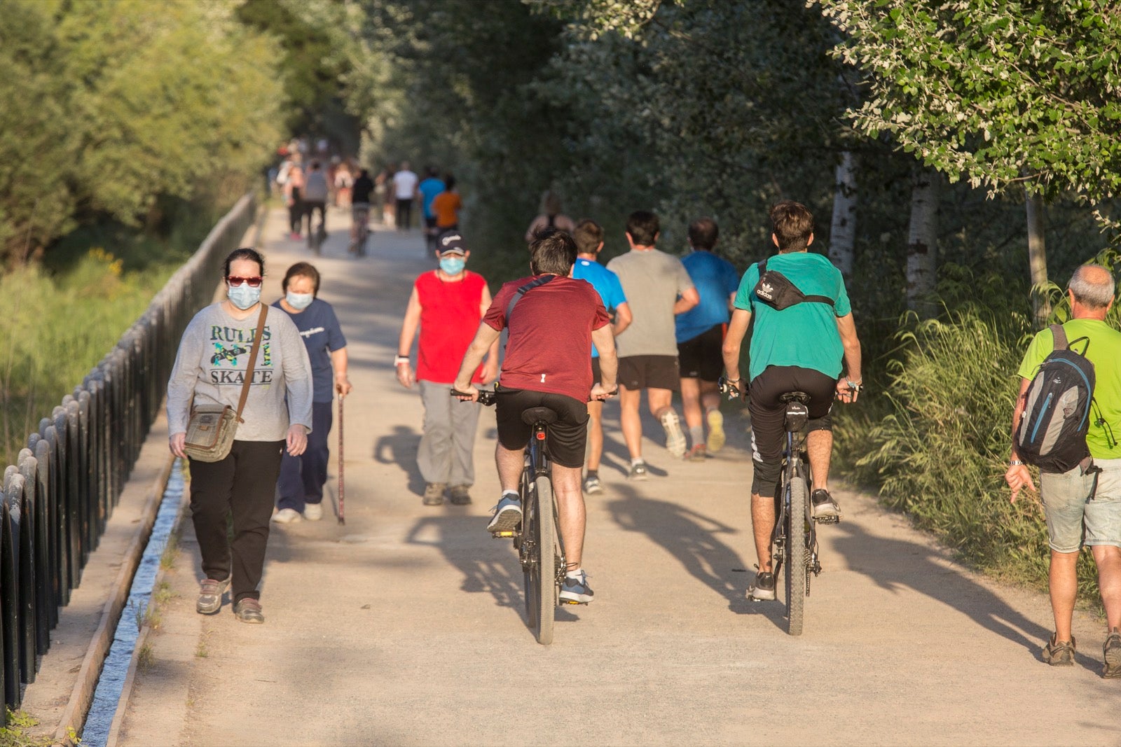 Las calles van notando cada vez más afluencia con las salidas permitidas dentro de la desescalada