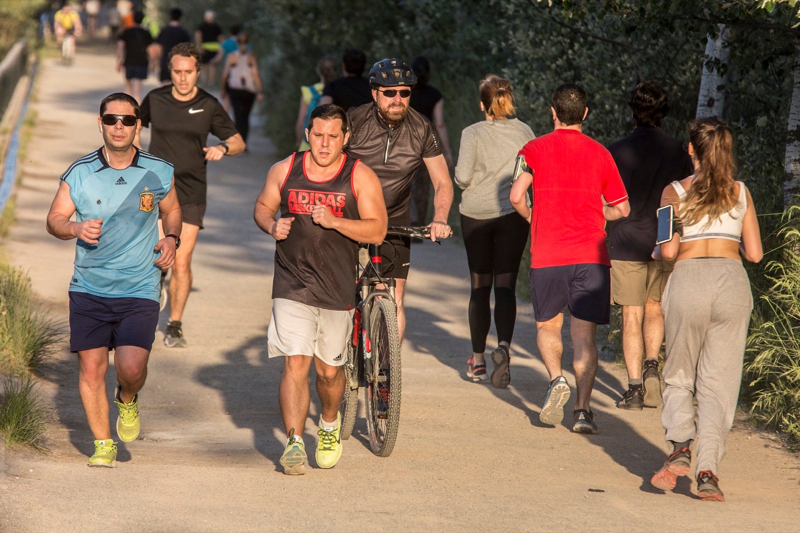 Las calles van notando cada vez más afluencia con las salidas permitidas dentro de la desescalada